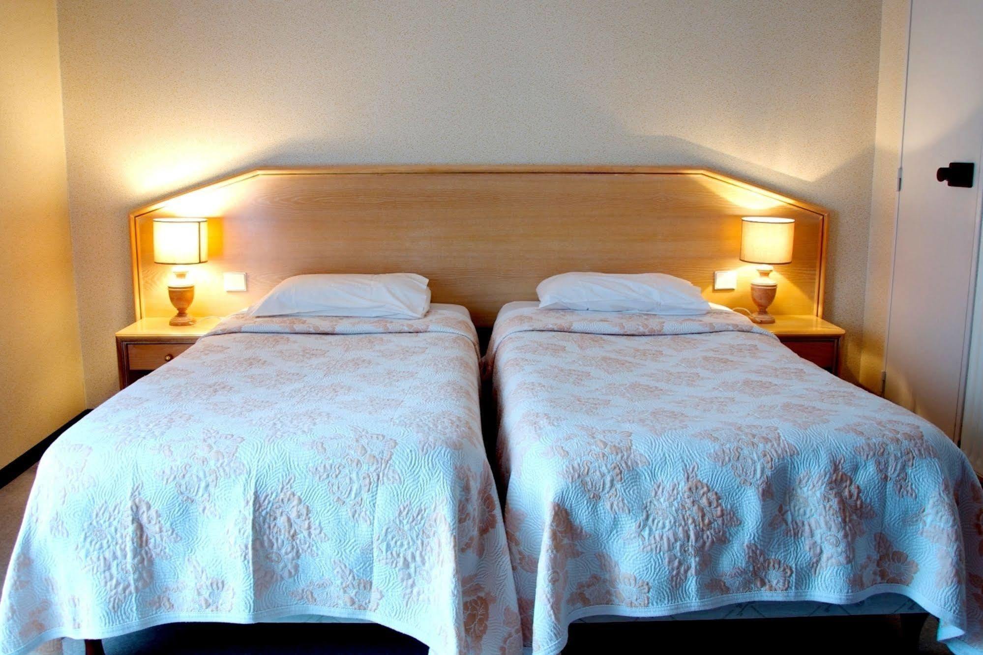 Hotel Du Commerce Tronget Esterno foto